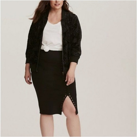 TORRID BURNOUT VELVET BOMBER JACKET - BLACK - SZ 1 - Picture 7 of 7